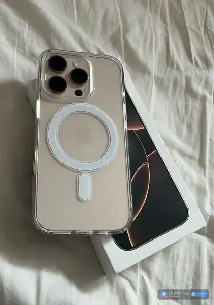 iPhone 16 Pro Max couleur Titane Désert — Photo 1